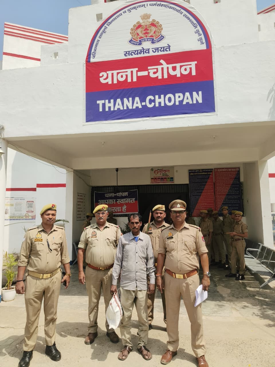 थाना चोपन पुलिस की बड़ी कार्यवाही 950 ग्राम अवैध गांजा के साथ एक अभियुक्त गिरफ्तार