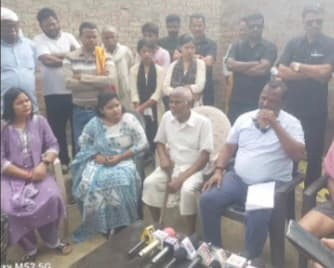 पीड़ित परिवार के सहारे बने आलोक गुप्ता व प्रिया गुप्ता, बेलसड़ी कांड के बाद पीड़ित परिवार में पहुंचकर 10 - 10 हज़ार का आर्थिक सहयोग*।