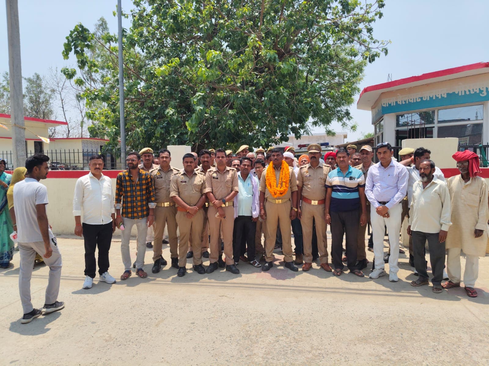 बेलघाट थाना में भावुक विदाई: चार वर्षों की सेवा के बाद दीवान