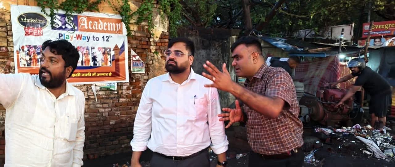 बारिश के बीच सड़कों पर उतरे नवागत नगर आयुक्त अजय जैन अपर