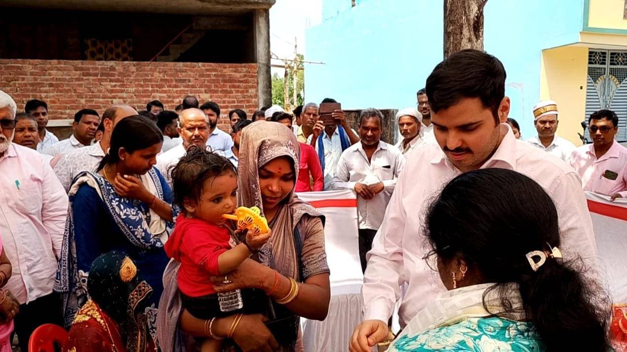 बांसगांव संदेश न्यूज---------- भटहट ब्लाक में लगी ग्राम चौपाल, चौपाल में पहुंचें नवागत