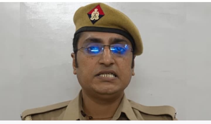 *यूपी पुलिस में 'विद्रोह': सिपाही ने अफसरों को बताया 'काले अंग्रेज', CM