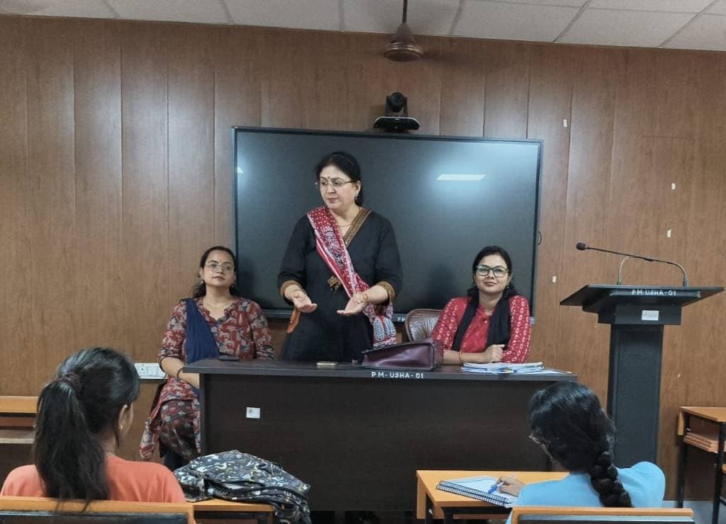 " विश्व माहवारी स्वच्छता जागरूकता अभियान " के तहत् क्विज प्रतियोगिता का