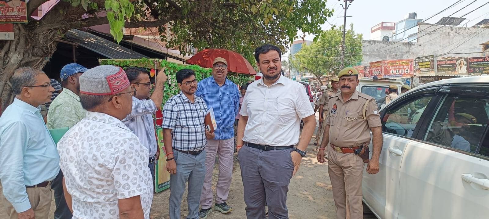 31 मई तक हर हाल में पूरी हों शहर की सड़कें: जिलाधिकारी