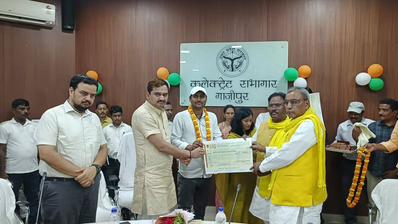 अंशकालिक अनुदेशकों के मानदेय में ऐतिहासिक वृद्धि, गाजीपुर में 375 अनुदेशक सम्मानित