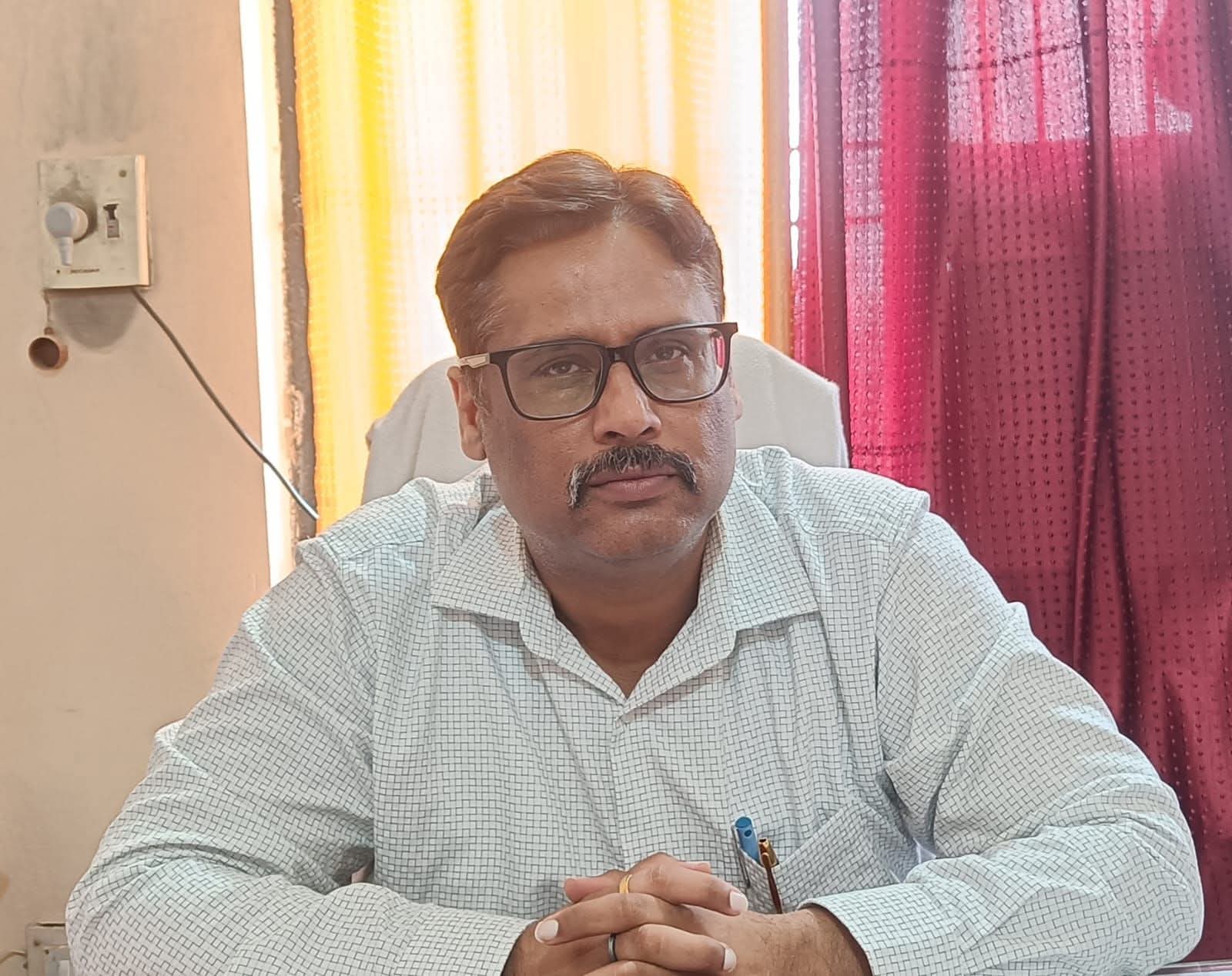 डॉ. वैभव शर्मा ने एडीएम प्रशासन का पदभार संभाला गोरखपुर। यूपी कैडर