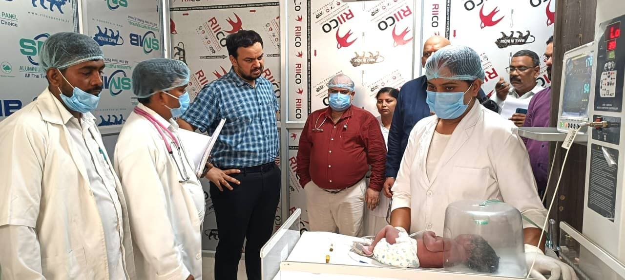 गाजीपुर 19 मई, - जिलाधिकारी अनुपम शुक्ला ने जिला महिला अस्पताल, मिश्रबाजर