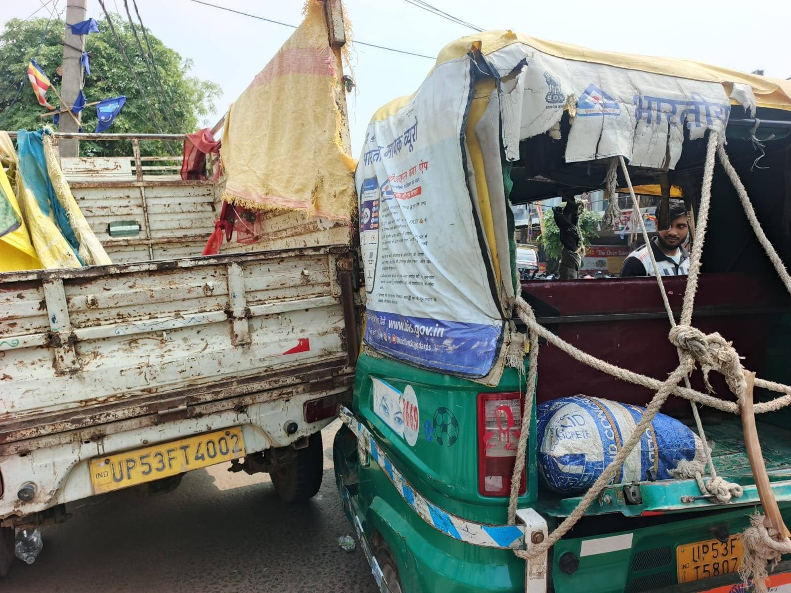 *सिकरीगंज में भीषण सड़क हादसा: खड़ी मैजिक में तेज रफ्तार ऑटो की