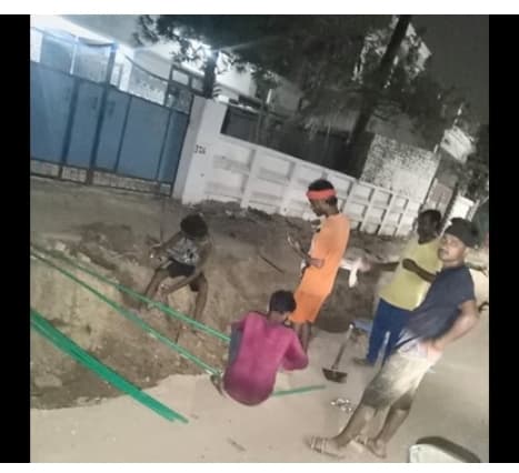 गोरखपुर एचएन सिंह चौक से गोरखनाथ मंदिर मार्ग तक पाइप लाइन शिफ्ट