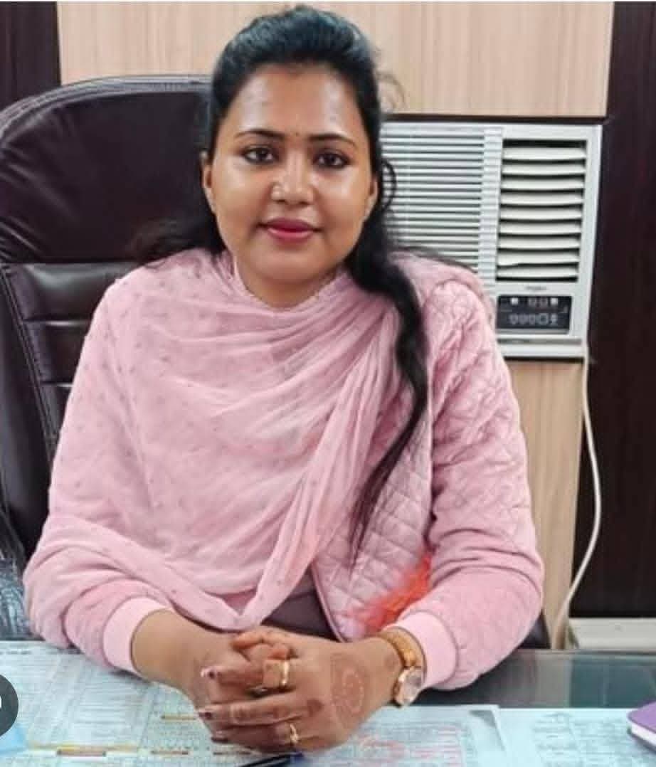 गाजीपुर डीपीआरओ रमेश चंद्र उपाध्याय का तबादला, नमिता शरण बनीं जिले की