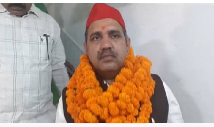 लखनऊ अधिकार स्विच होने के बाद महापौर ने ललित तिवारी को दिलाई