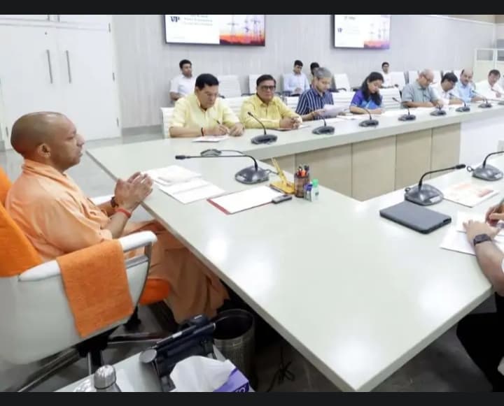 सीएम योगी का अल्टीमेटम: "बिजली सप्लाई में लापरवाही पर सीधे एक्शन, फील्ड
