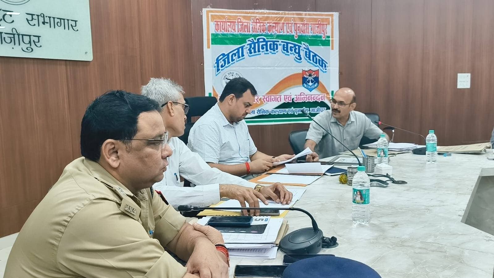 पूर्व सैनिकों की समस्याओं के त्वरित निस्तारण के निर्देश, जिला सैनिक बंधु
