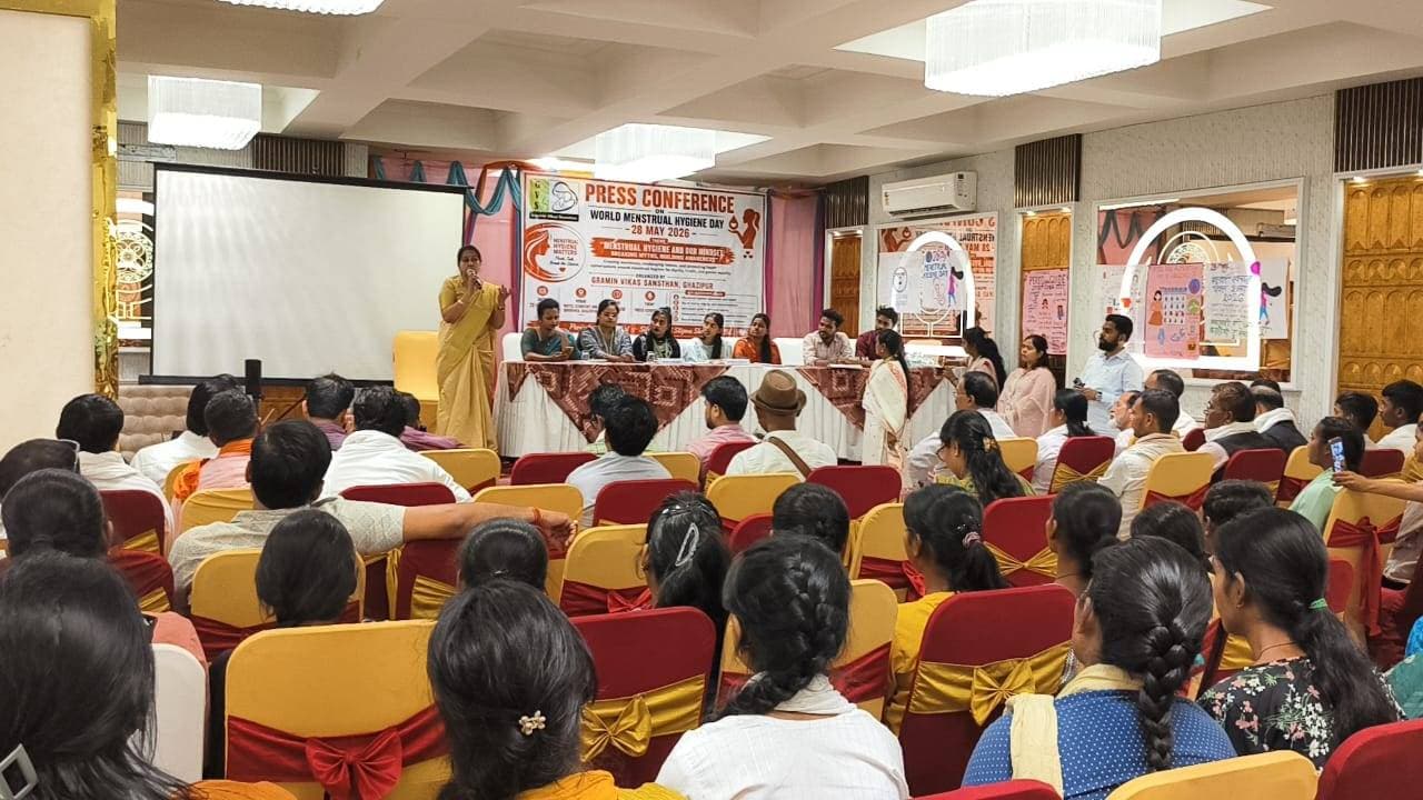 माहवारी स्वच्छता पर प्रेस कॉन्फ्रेंस: गाजीपुर में किशोरियों ने तोड़ी चुप्पी, खुलकर
