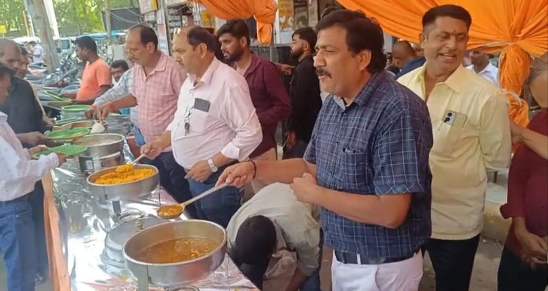गोरखपुर के शास्त्री चौक पर आज आयोजित हुआविशाल 'महाप्रसाद भंडारा' गोरखपुर। राजधानी