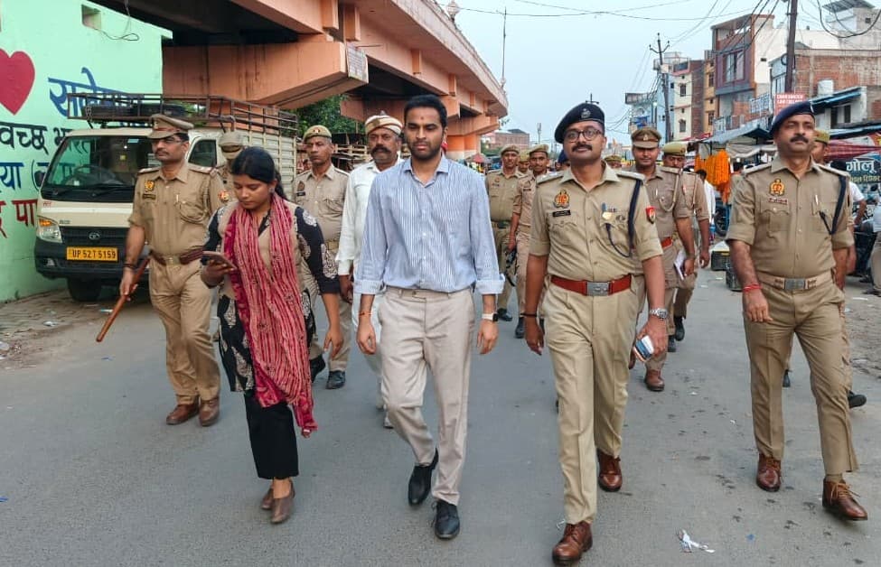बकरीद से पहले देवरिया प्रशासन अलर्ट डीएम और एसपी ने सलेमपुर में