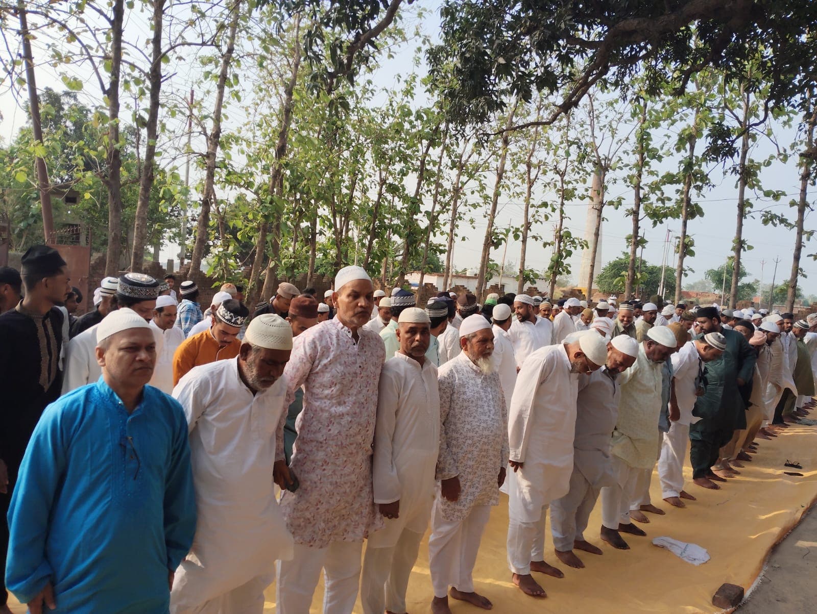 खजनी क्षेत्र में शांति पूर्ण तरीके से मनाया जा रहा ईद -उद -जुहा (बकरीद) प्रशासन मुस्तैद