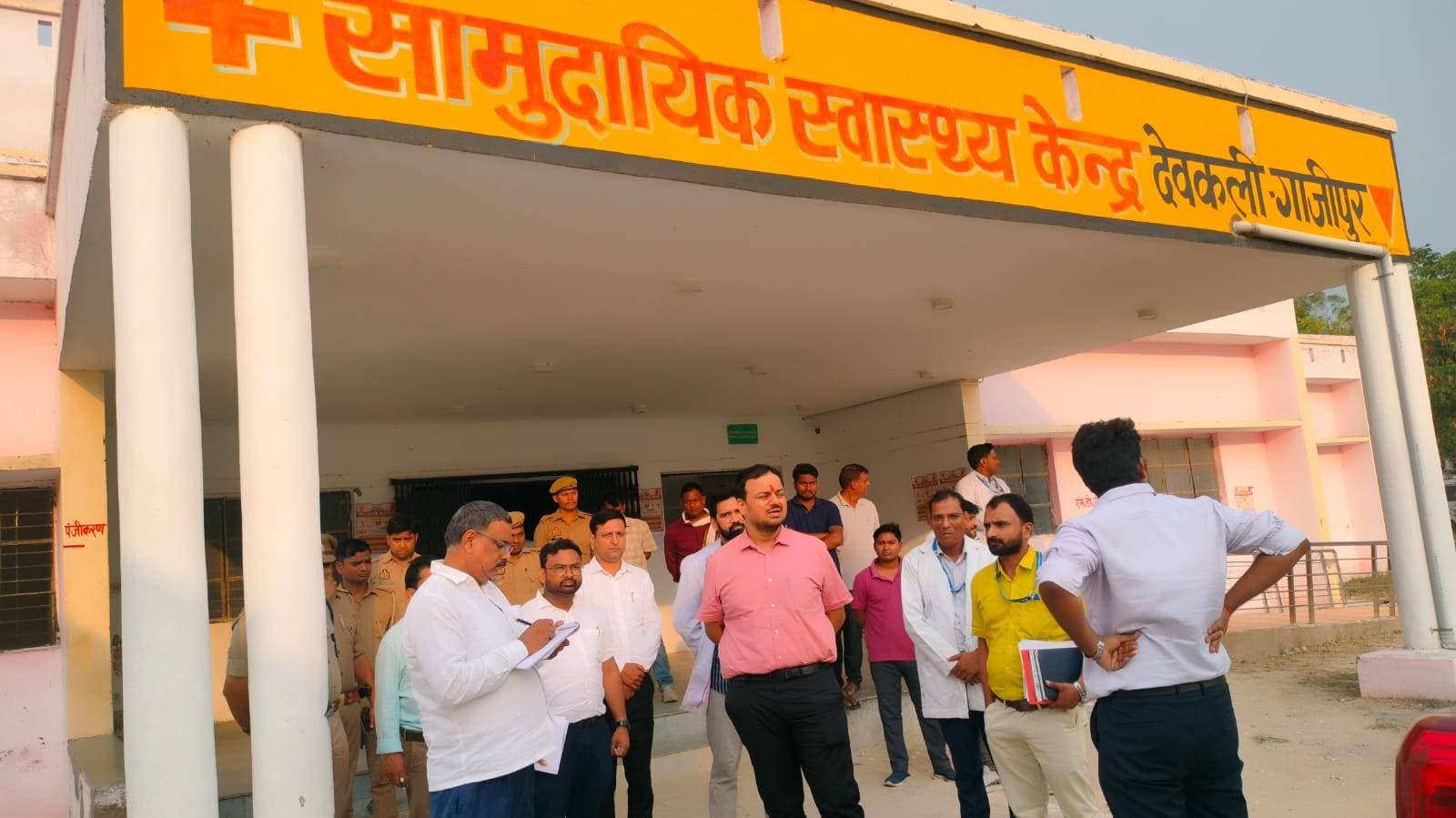 डीएम ने सीएचसी देवकली का किया औचक निरीक्षण, स्वास्थ्य सेवाओं की परखी