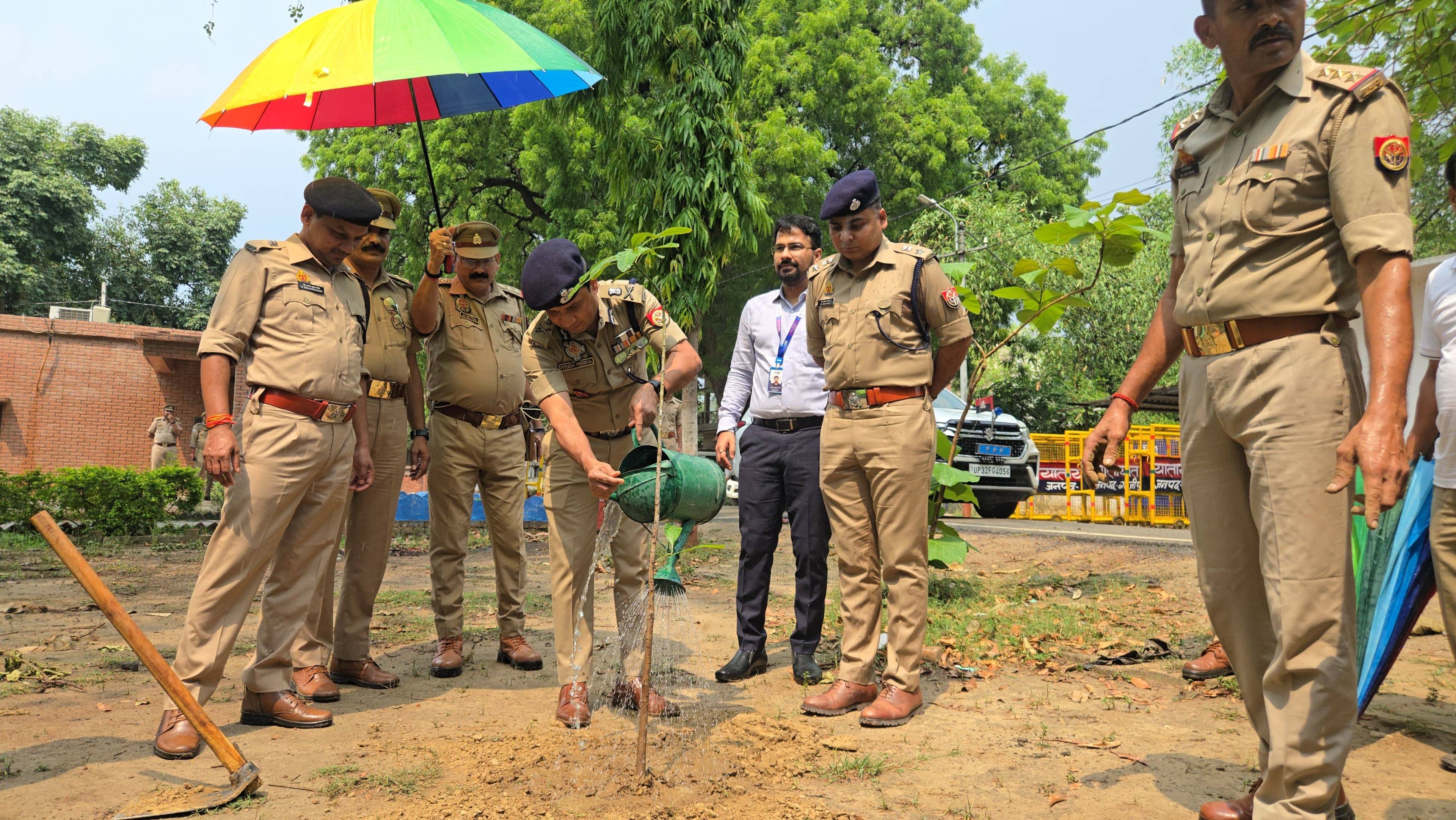 विश्व पर्यावरण दिवस पर रिजर्व पुलिस लाइन में चला ‘एक पेड़ माँ