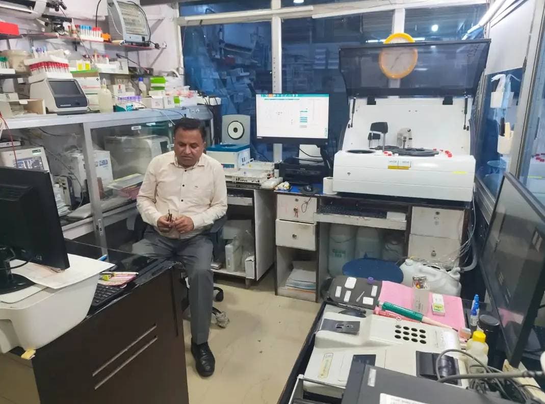 सलेमपुर में फर्जी पैथोलॉजी सेंटर पर स्वास्थ्य विभाग की बड़ी कार्रवाई, अमृत