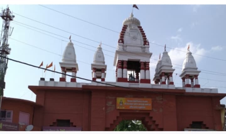 गोरखपुर रोज 100 फरियादी गोरखनाथ मंदिर पहुंच रहे, थाने-तहसील से निराश लोग