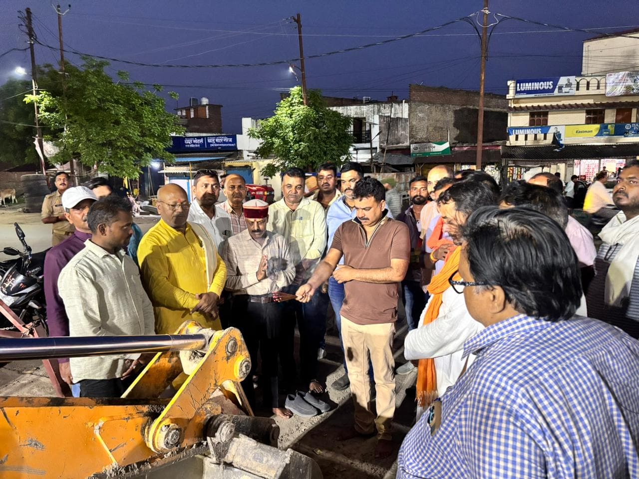 बड़हलगंज में 43 लाख की लागत से नाला निर्माण शुरू - 50 मीटर क्रॉसिंग नाले का शिलान्यास, जल निकासी होगी सुगम