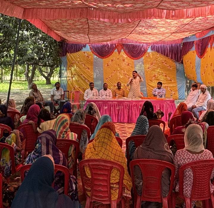 चौपाल मे समाजसेवी एस के शर्मा ने सुनी जन समस्या