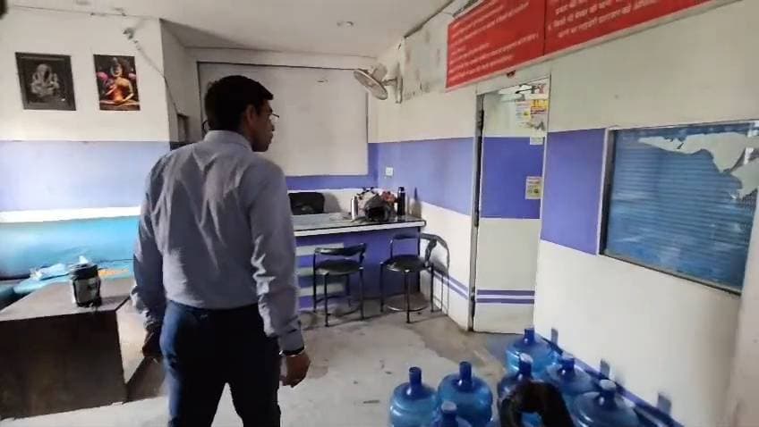 लखनऊ अग्निकांड के बाद गोरखपुर में सख्ती, कोचिंग संस्थानों पर चला जांच