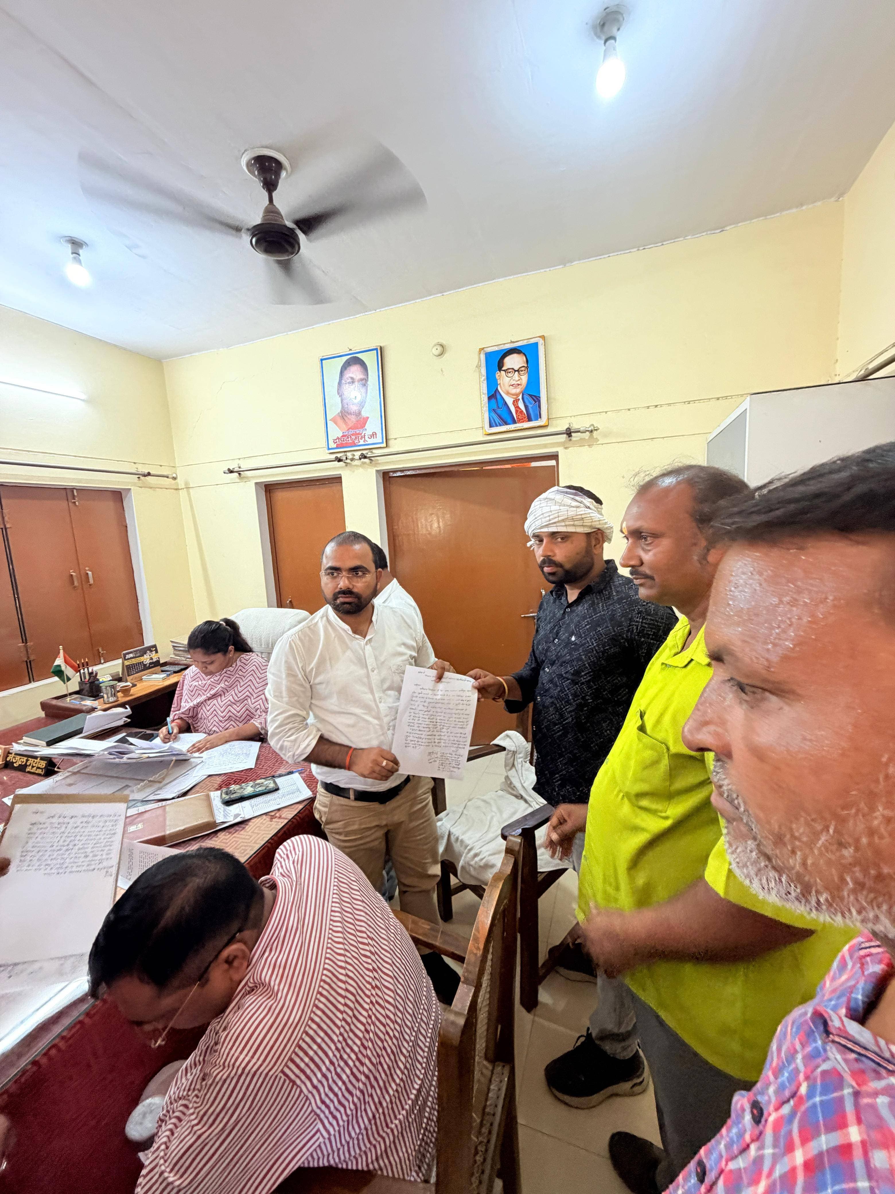 *कादीपुर में अवैध मीट दुकानों पर बड़ी कार्रवाई की मांग, उप जिलाधिकारी