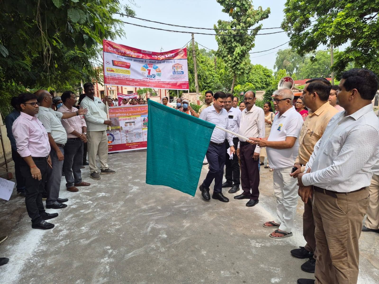सम्भव अभियान 6.0 का एमएलसी शैलेन्द्र प्रताप सिंह ने हरी झण्डी दिखाकर