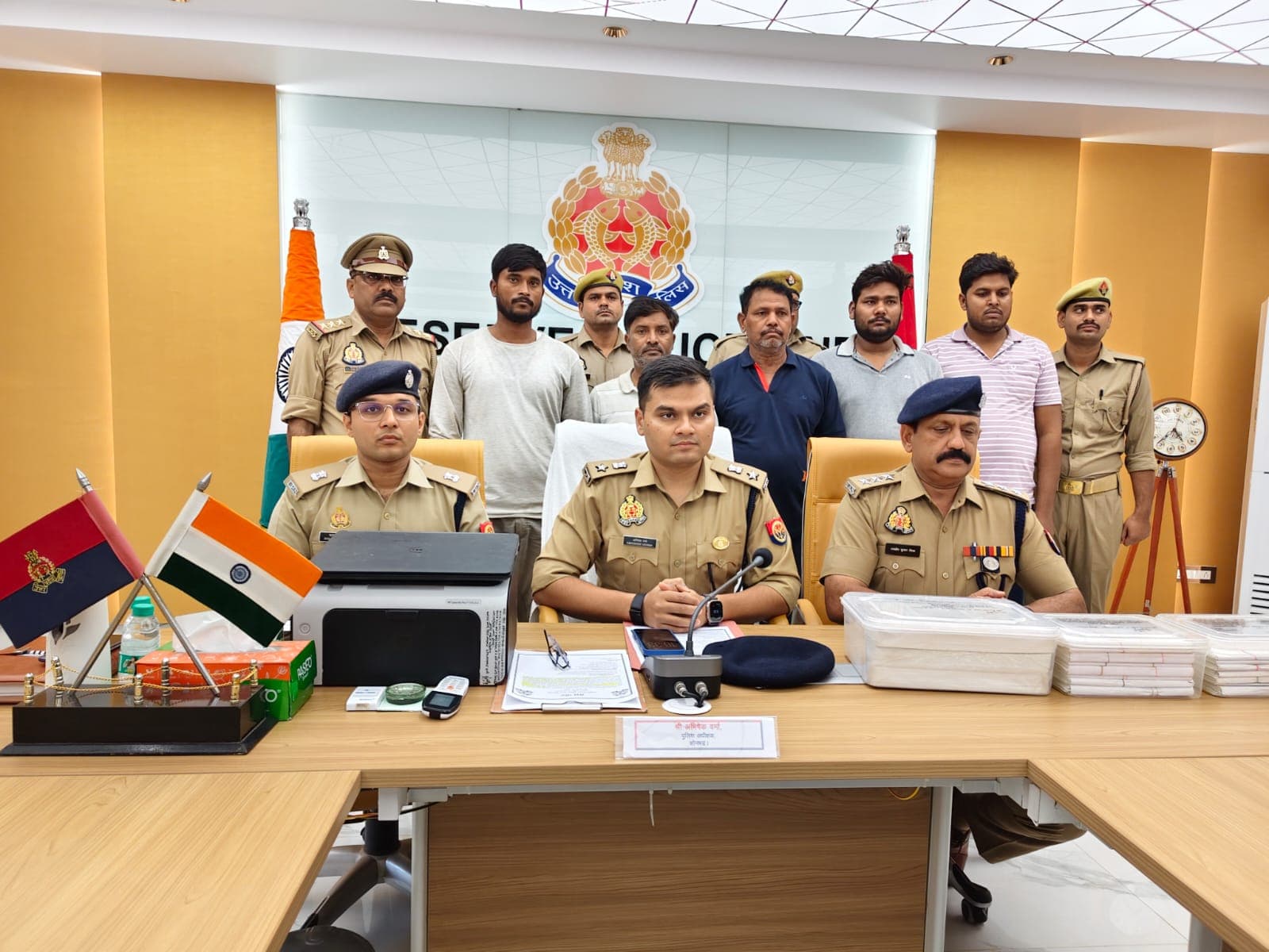 *थाना रॉबर्ट्सगंज पुलिस की बड़ी सफलता : फर्जी ई-फॉर्म C/MM-11 (खनिज परिवहन करने वाले गिरोह का भंडाफोड़ पांच गिरफ्तार