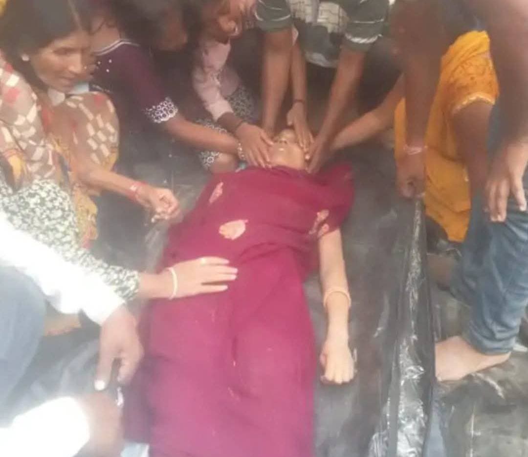 सर्पदंश से महिला की मौत, तीन मासूम बच्चों के सिर से उठा