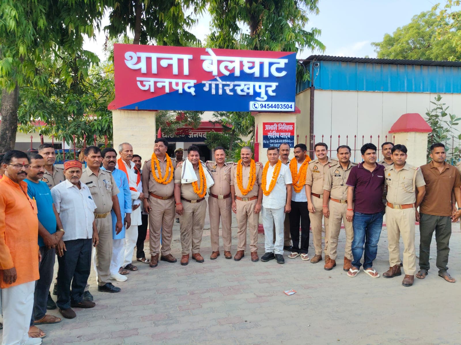 बेलघाट थाना परिसर में विदाई समारोह का आयोजन, पांच उपनिरीक्षकों का देवरिया