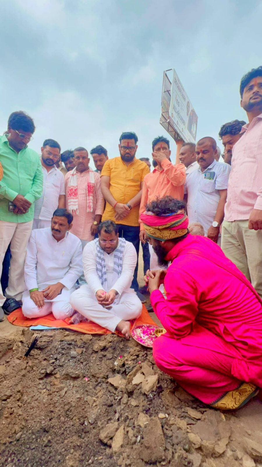 तरकुलहा देवी मार्ग के चौड़ीकरण का विधायक ने किया भूमि पूजन
