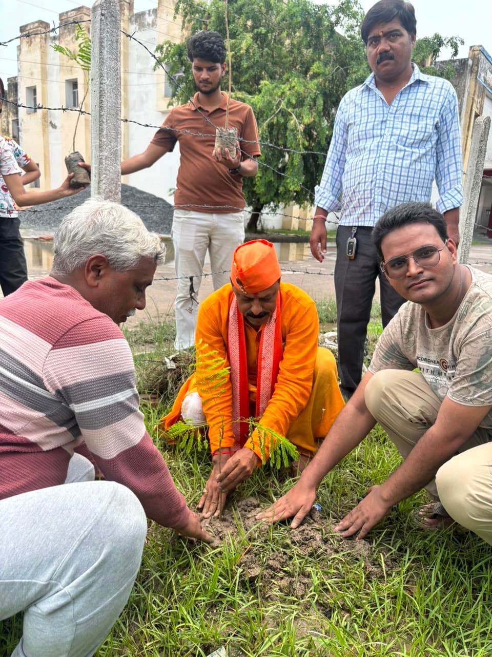 आर. एच. पी. एम. राजकीय मेडिकल कॉलेज में हुआ पौधरोपण * चेयरमैन प्रतिनिधि महेश उमर ने किया पौध रोपण