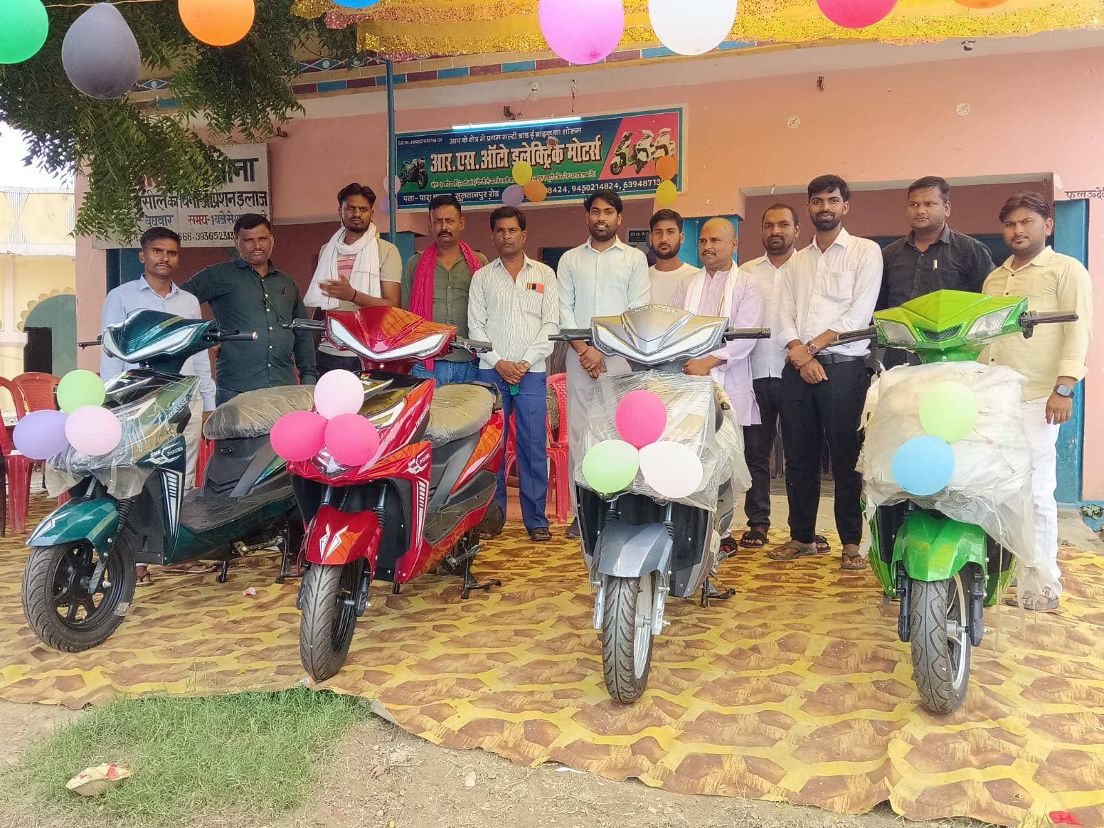 *_पारा बाजार में आरएस ऑटो इलेक्ट्रिक मोटर्स ने धूमधाम से मनाया दो वर्ष पूर्ण होने का जश्न, हुआ हवन-प