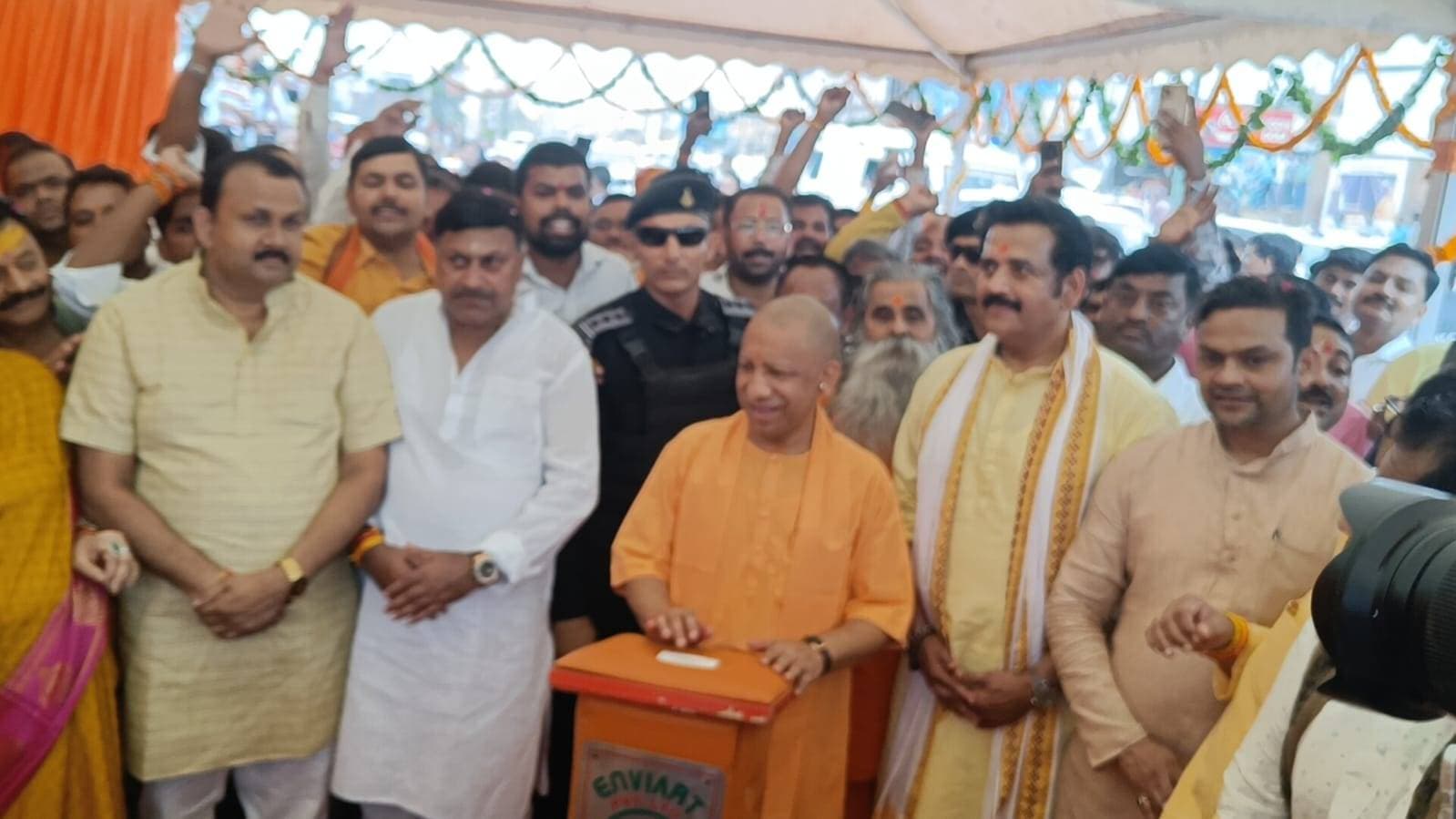 मुख्यमंत्री योगी आदित्यनाथ ने किया गोरखपुर सिक्स लेन फ्लाईओवर का उद्घाटन जाम