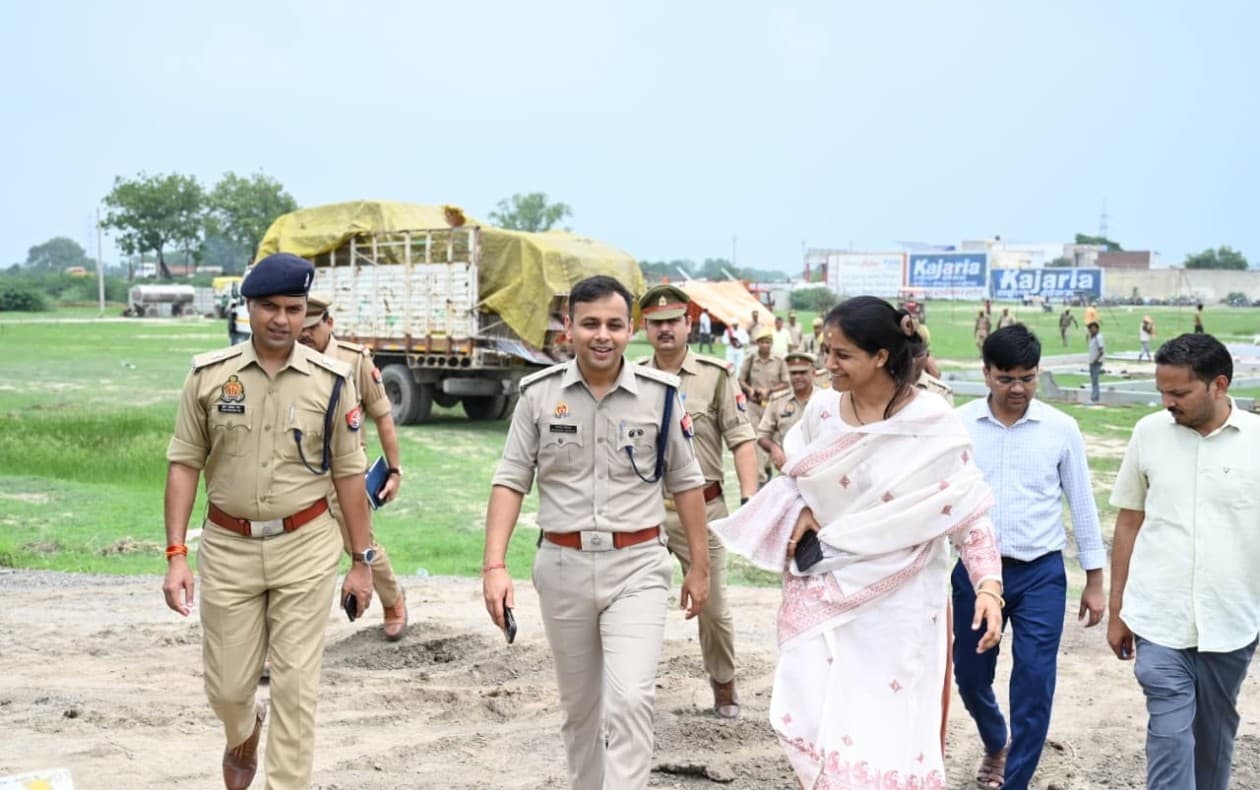 आगामी प्रस्तावित अति विशिष्ट अतिथि के भ्रमण कार्यक्रम के दृष्टिगत स्थलीय निरीक्षण कर सुरक्षा एवं तैयारियों का विस्तृत जायजा लिया गया।