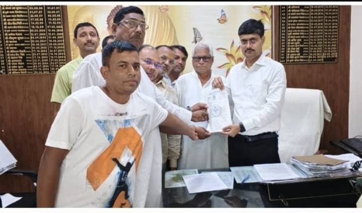 पीपीए महासचिव उमाशंकर शुक्ल ने एसडीएम से मुलाकात कर सौंपा पत्रक