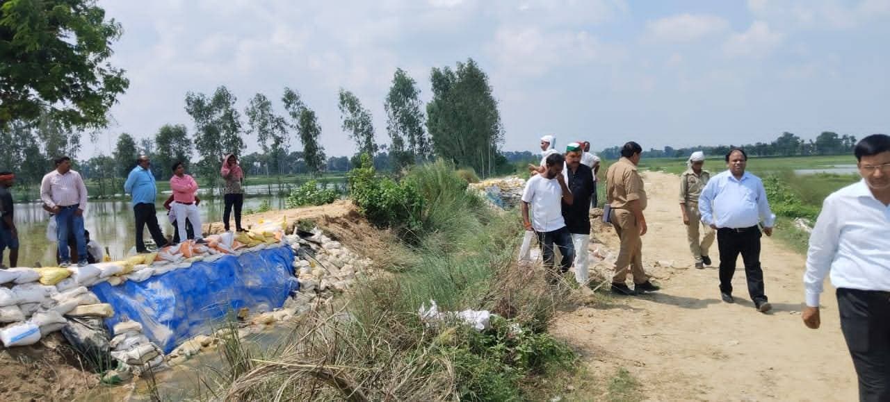 सरयू नहर पिछौरा टिकरी निरीक्षण करने पहुंचे तहसीलदार गगहा गोरखपुर बांसगांव संदेश।गगहा