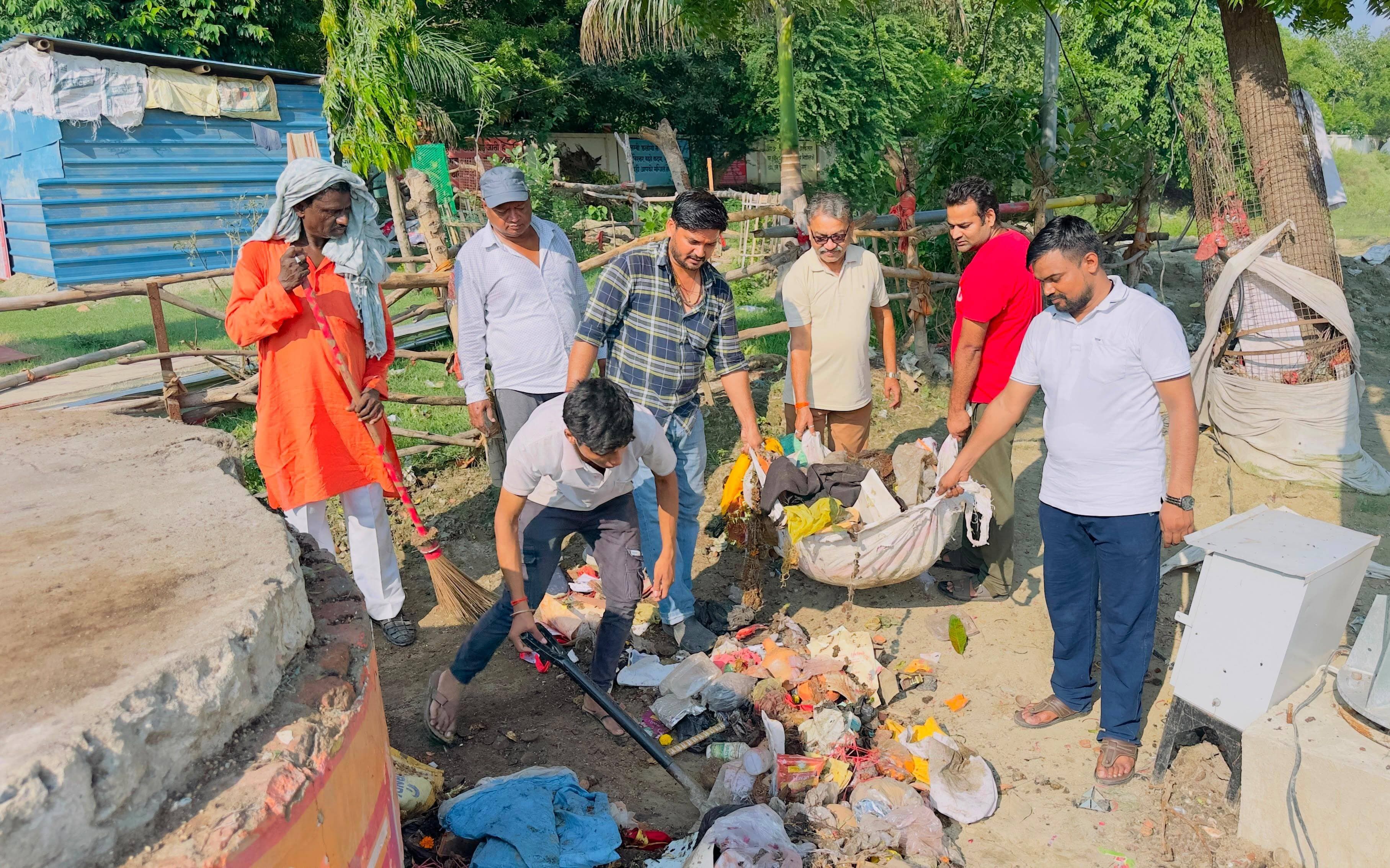 कारगिल के वीरों को श्रद्धांजलि,गोमती मित्रों ने श्रमदान कर दिया स्वच्छता का