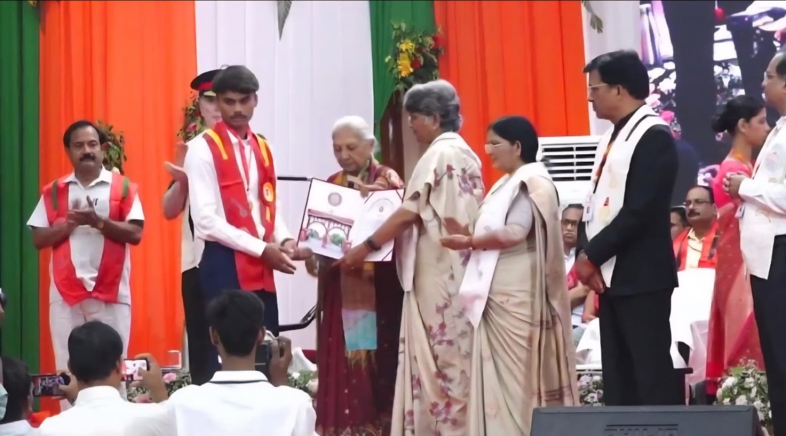 जखनियां के शाश्वत सूर्यवंशी ने बढ़ाया जिले का मान, एमएससी रसायन विज्ञान