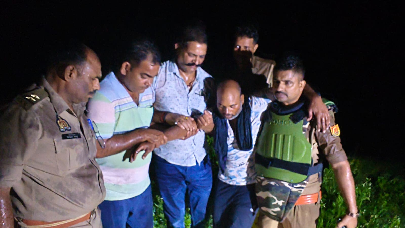 ₹25 हजार का इनामी बदमाश मुठभेड़ में घायल, गिरफ्तार