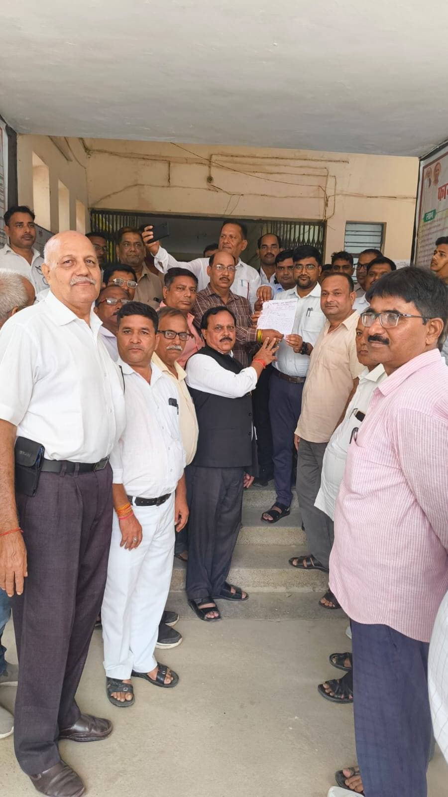 मासूम बालिका से दुष्कर्म व हत्या के विरोध में अधिवक्ताओं का प्रदर्शन,