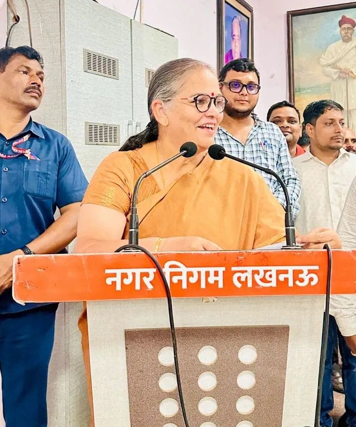 नगर निगम मुख्यालय में 15 सेवानिवृत्त अधिकारियों व कर्मचारियों को दी गई