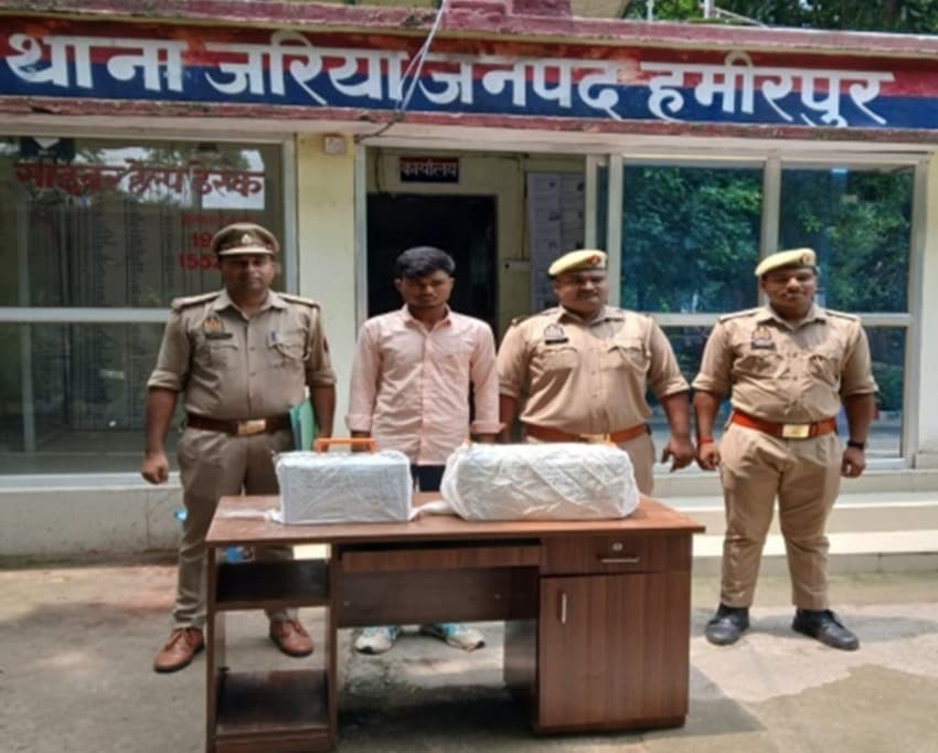 ज़रिया पुलिस ने बैटरी चोरी का किया खुलासा: चोरी का माल लेकर घूम रहे वांछित अभियुक्त को किया गुरफ्तार