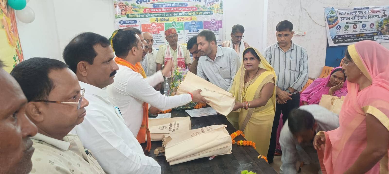 भटनी में सेवा सेतु अभियान का शुभारंभ, उत्कृष्ट कार्य करने वाली आंगनबाड़ी