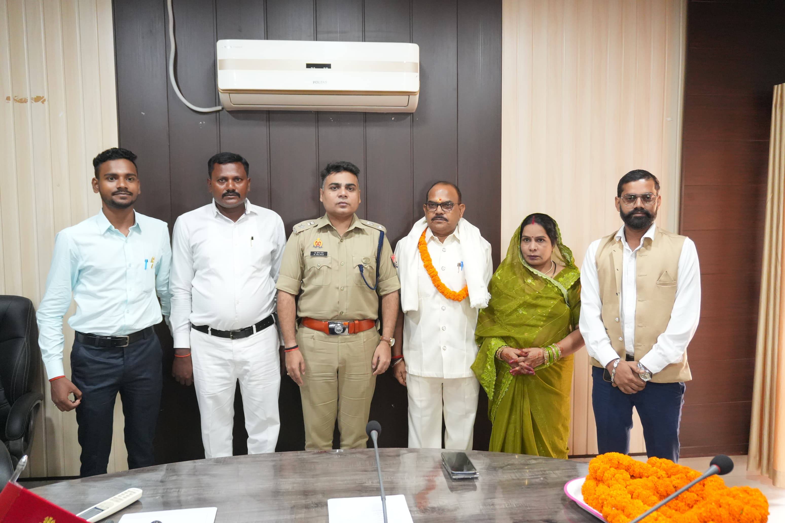 तीन पुलिसकर्मी अधिवर्षता आयु पूर्ण कर हुए सेवानिवृत्त पुलिस लाइन में आयोजित