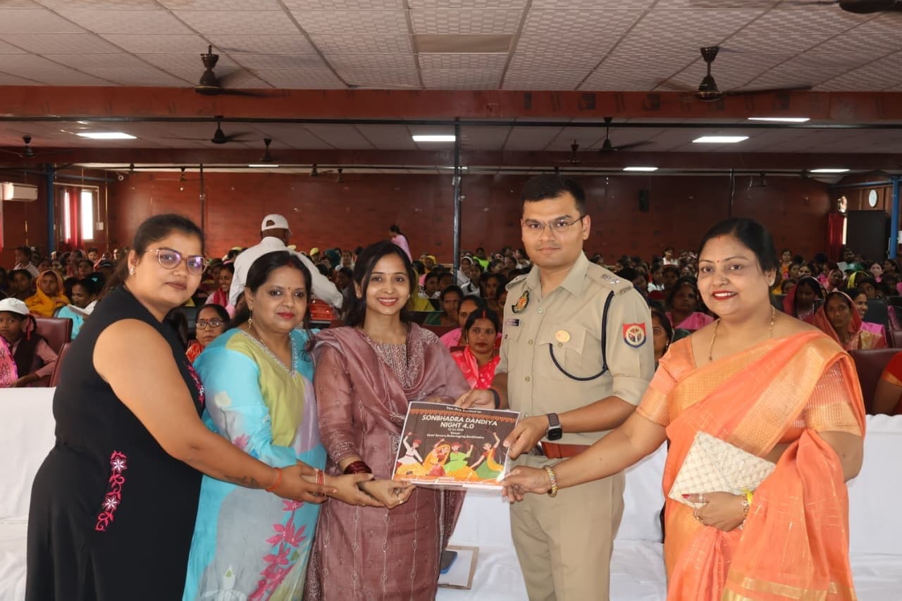पुलिस लाइन चुर्क में सम्मान एवं जागरूकता कार्यक्रम आयोजित, छात्राओं की सांस्कृतिक प्रस्तुतियों ने मोहा मन