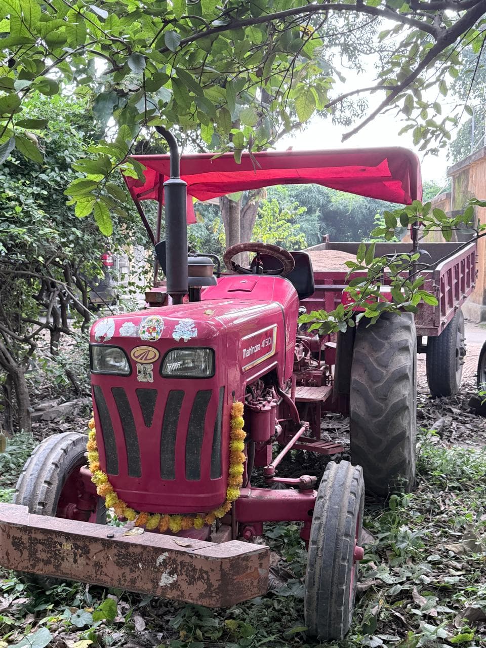 घिवही में अवैध बालू परिवहन करते ट्रैक्टर-ट्रॉली पकड़ी गई